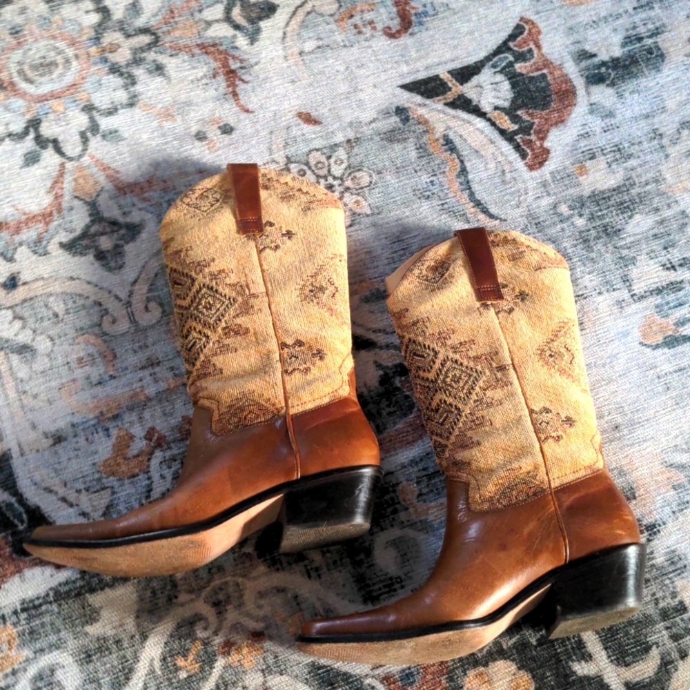 *SOLD FB*Cowgirl Boots